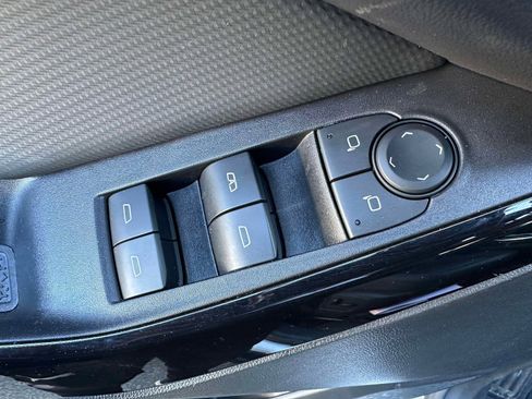 Used 2025 Chevrolet Equinox LT w/ Convenience Package II image 16