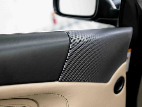 Used 2006 Aston Martin DB9 Volante RWD image 47