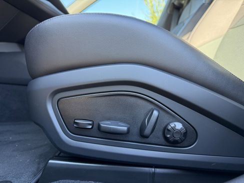 Used 2025 Porsche Taycan image 27