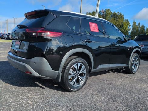Used 2021 Nissan Rogue SV w/ Premium Package image 4