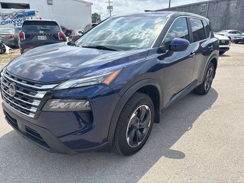 Used 2024 Nissan Rogue SV AWD/4WD image 1