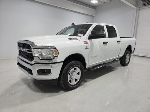 Used 2022 RAM 2500 Tradesman w/ Chrome Appearance Group AWD/4WD image 3