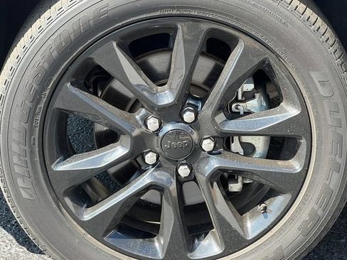 Used 2021 Jeep Grand Cherokee Laredo X AWD/4WD image 7