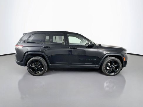 Used 2023 Jeep Grand Cherokee Limited w/ Black Appearance Package AWD/4WD image 7