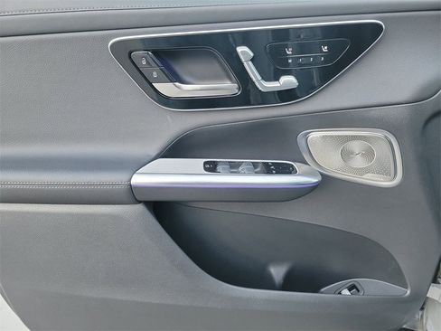 Used 2025 Mercedes-Benz GLC 300 4MATIC image 15