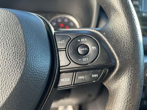 Used 2022 Toyota RAV4 XLE image 16