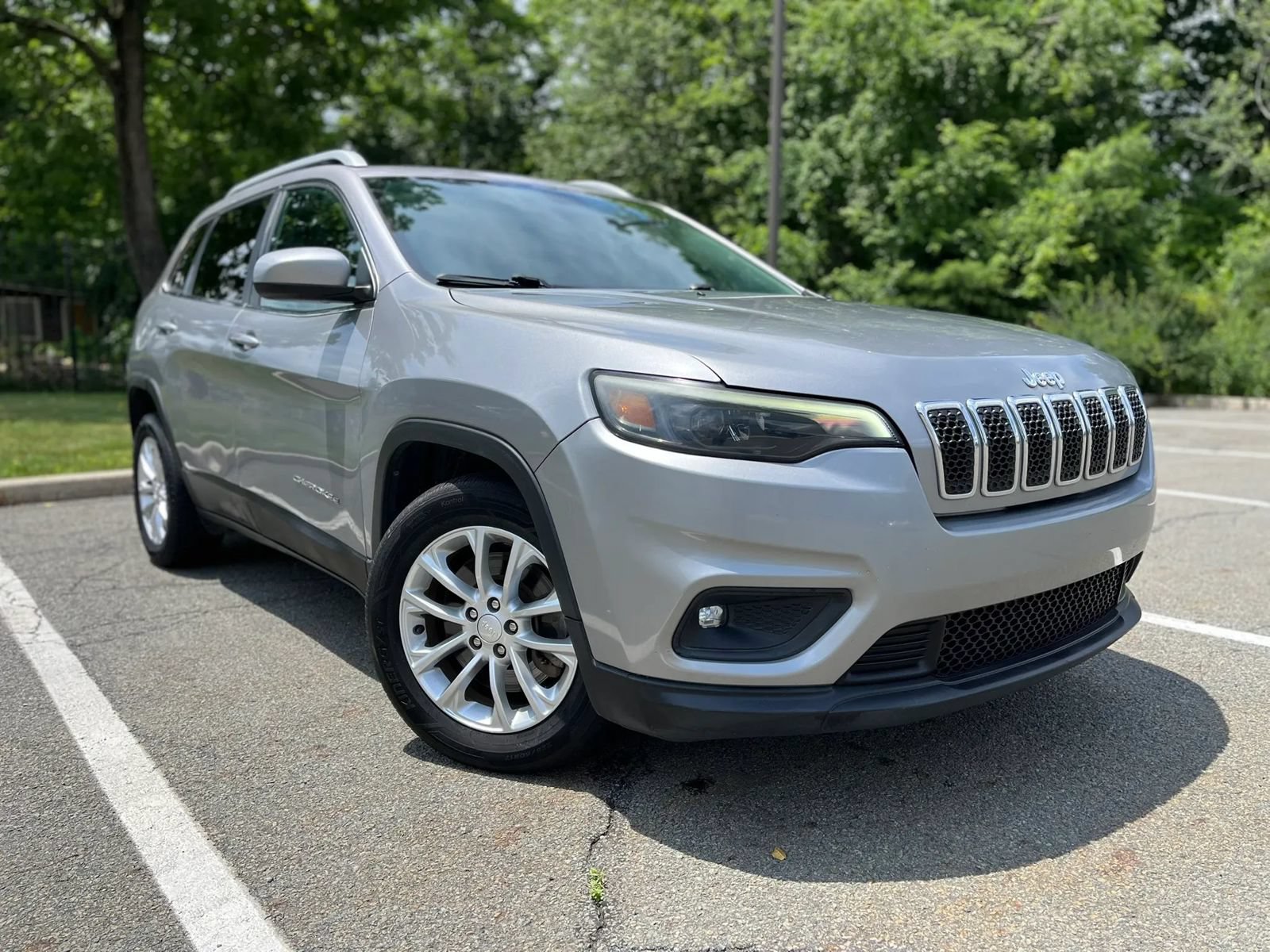 Used 2019 Jeep Cherokee Latitude w/ Popular Appearance Group FWD image 1