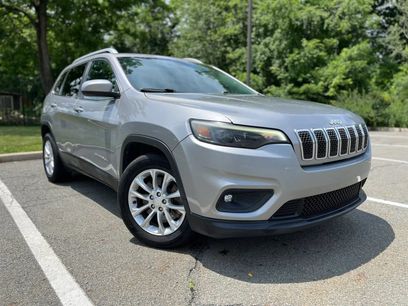 Used 2019 Jeep Cherokee Latitude w/ Popular Appearance Group