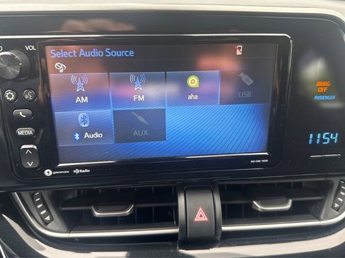 Used 2018 Toyota C-HR XLE FWD image 11