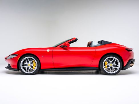 Used 2025 Ferrari Roma Spider image 9