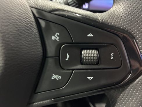 Used 2025 Chevrolet Trax LT FWD image 22