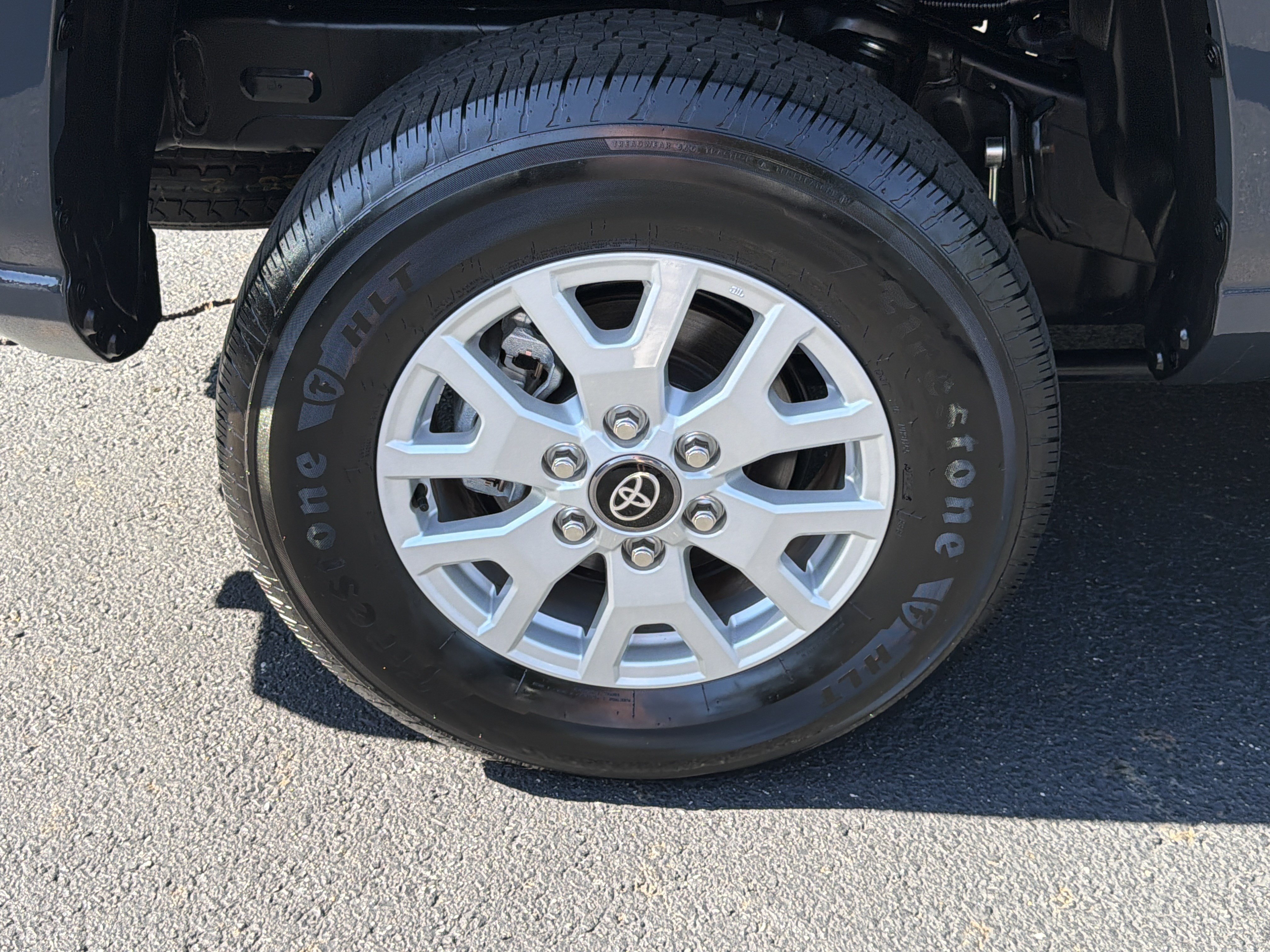 Used 2024 Toyota Tacoma SR5 AWD/4WD image 17