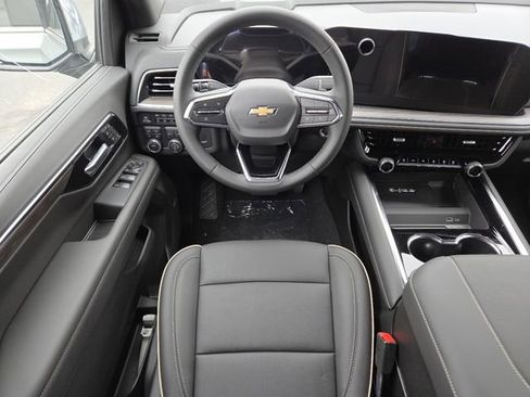New 2025 Chevrolet Suburban Premier AWD/4WD image 33