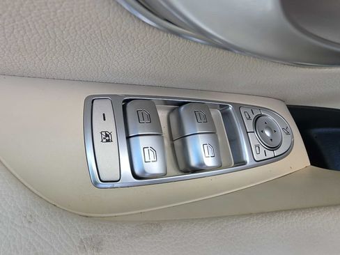 Used 2017 Mercedes-Benz E 400 4MATIC Wagon image 21
