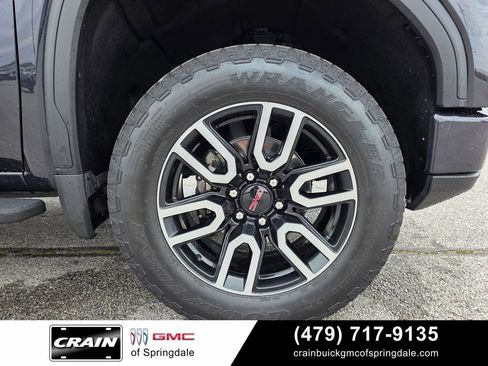 Used 2025 GMC Sierra 1500 AT4 w/ AT4 Premium Package AWD/4WD image 30
