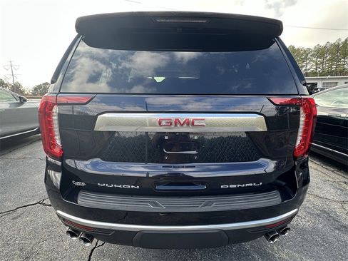 Used 2021 GMC Yukon XL Denali w/ Denali Premium Package image 4
