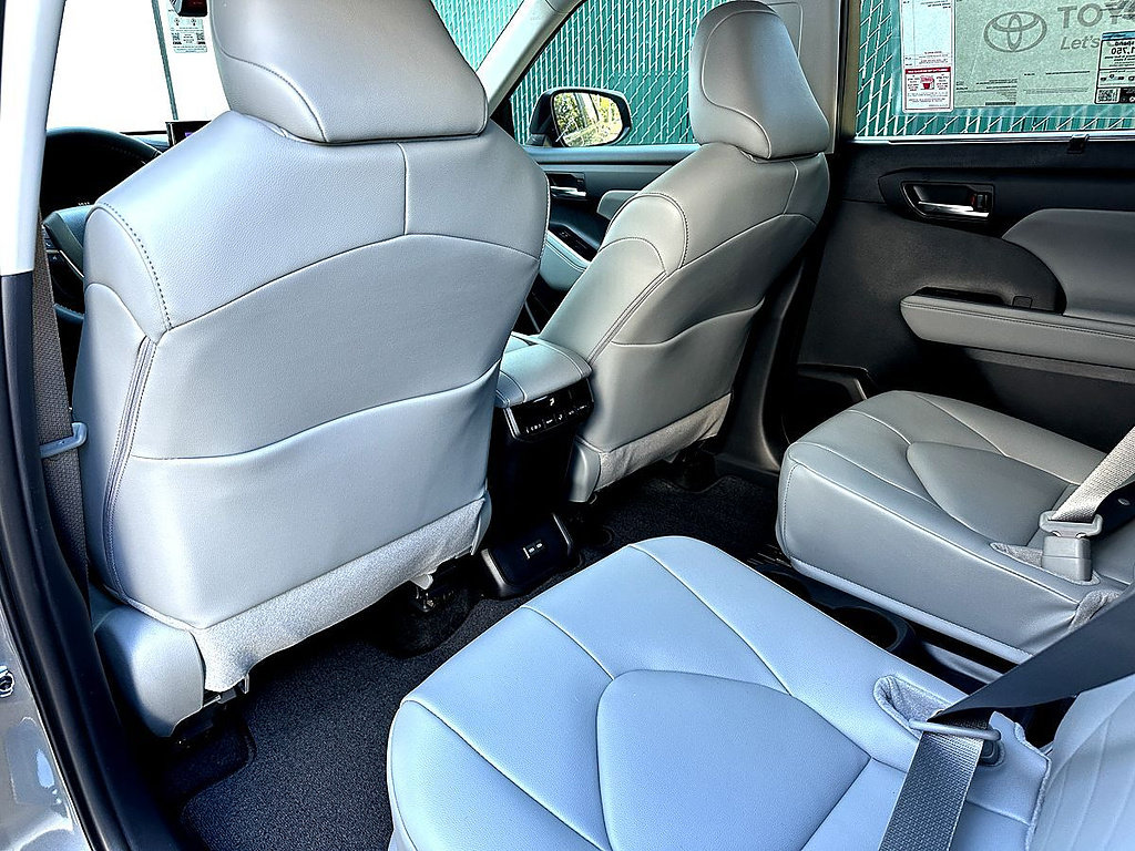 New 2026 Toyota Highlander XLE AWD/4WD image 17