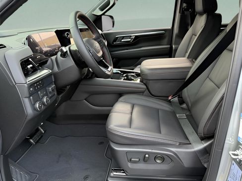 New 2026 Chevrolet Suburban RST image 6