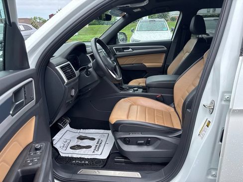 Certified 2023 Volkswagen Atlas Cross Sport SEL Premium R-Line AWD/4WD image 15