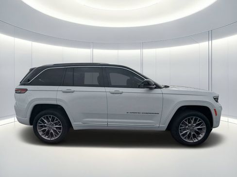 Used 2022 Jeep Grand Cherokee Summit w/ Advanced Protech Group IV AWD/4WD image 3