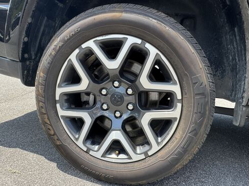 Used 2025 RAM 1500 Laramie RWD image 19