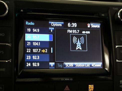 Used 2017 Toyota Camry SE FWD image 20