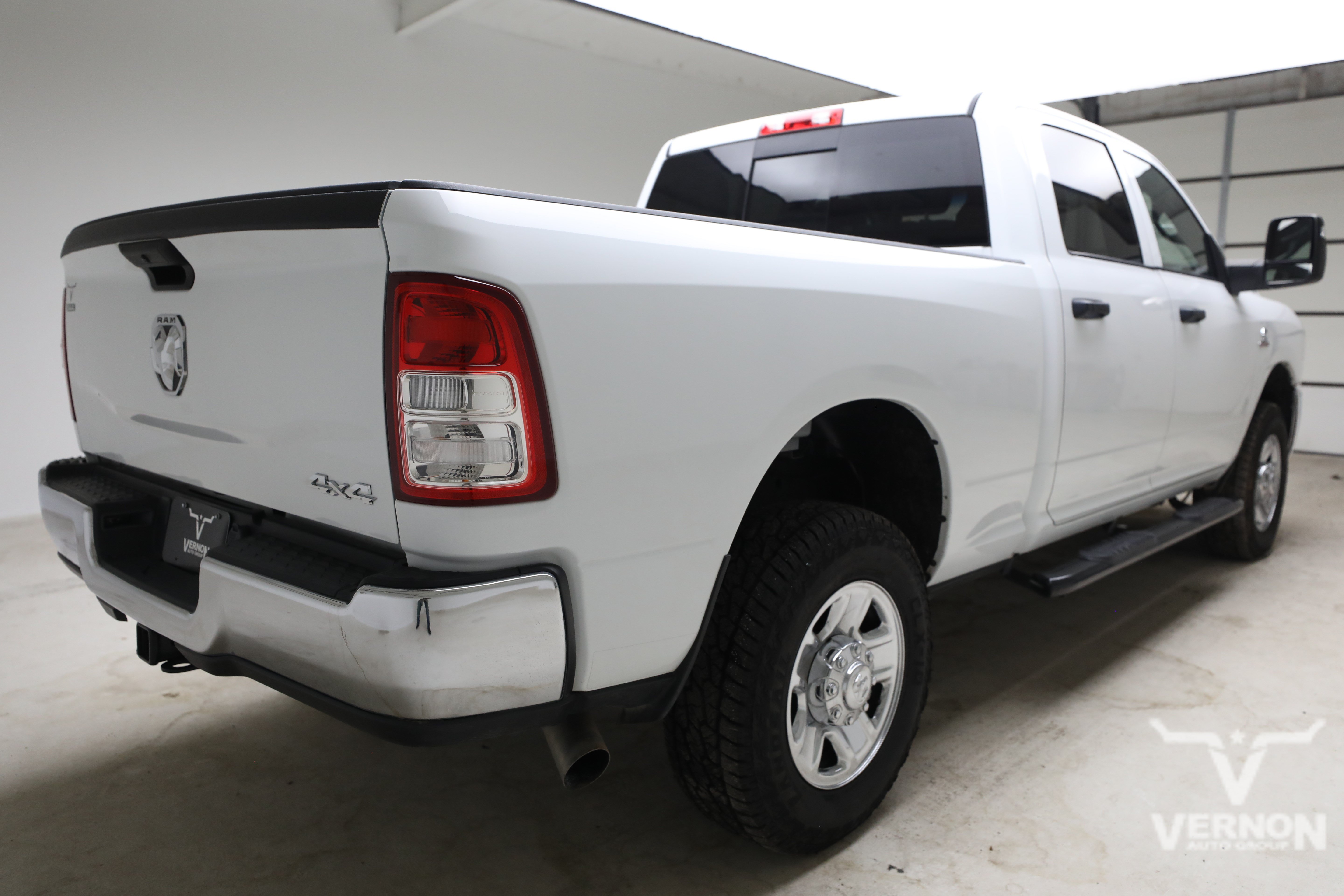 Used 2024 RAM 3500 Tradesman w/ Chrome Appearance Group AWD/4WD image 5