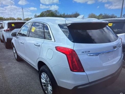 Used 2019 Cadillac XT5 Base image 2