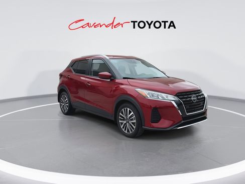Used 2024 Nissan Kicks SV FWD image 2