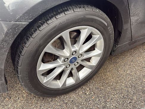 Used 2017 Ford Fusion SE FWD image 18