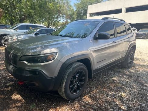 Used 2019 Jeep Cherokee Trailhawk AWD/4WD image 7