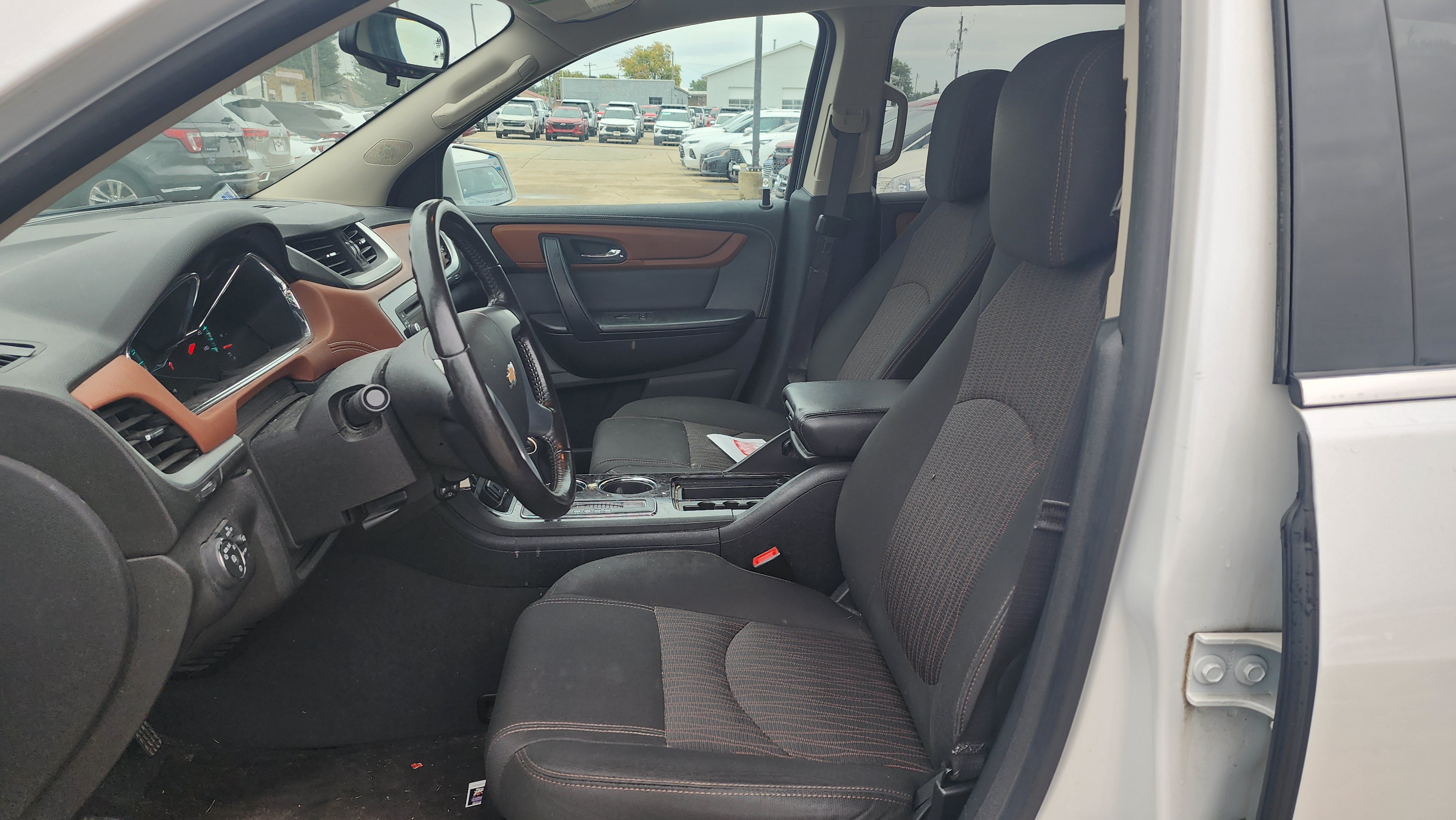 Used 2017 Chevrolet Traverse LT FWD image 7