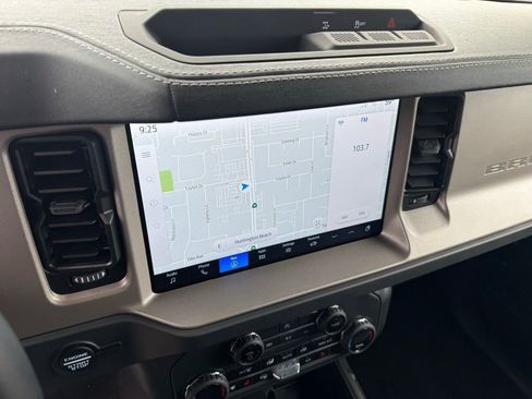 Used 2025 Ford Bronco Outer Banks image 17