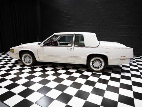 Used 1990 Cadillac De Ville Coupe image 27