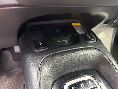 Used 2025 Toyota Corolla XLE image 7