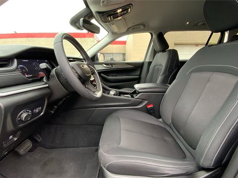 Used 2023 Jeep Grand Cherokee L Laredo w/ Luxury Tech Group I AWD/4WD image 10