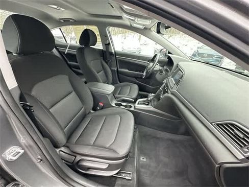 Used 2018 Hyundai Elantra Value Edition w/ Cargo Package image 20