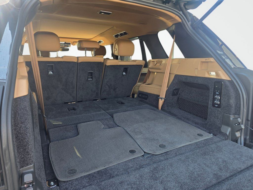 Used 2025 Land Rover Range Rover Long Wheelbase SE AWD/4WD image 22