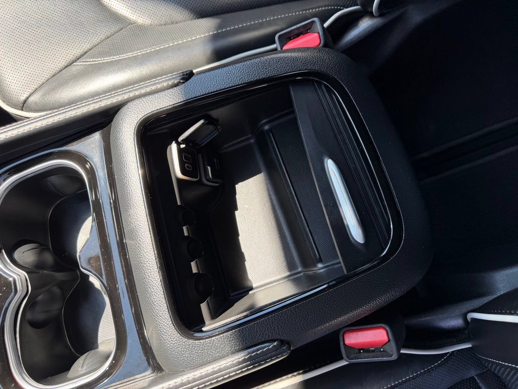 Used 2025 Chrysler Pacifica Limited FWD image 28