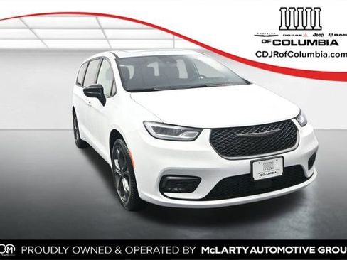 New 2026 Chrysler Pacifica Select image 1
