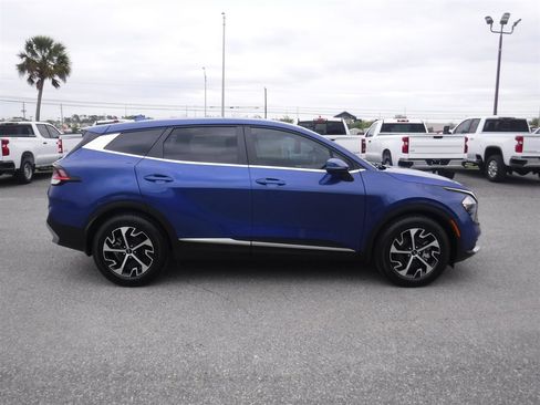Used 2023 Kia Sportage EX image 3