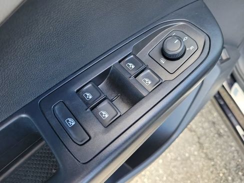 Certified 2023 Volkswagen Taos SE w/ Panoramic Sunroof Package FWD image 14