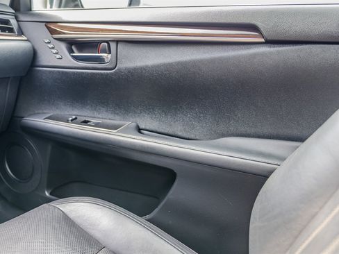 Used 2018 Lexus ES 350 w/ Ultra Luxury Package FWD image 21