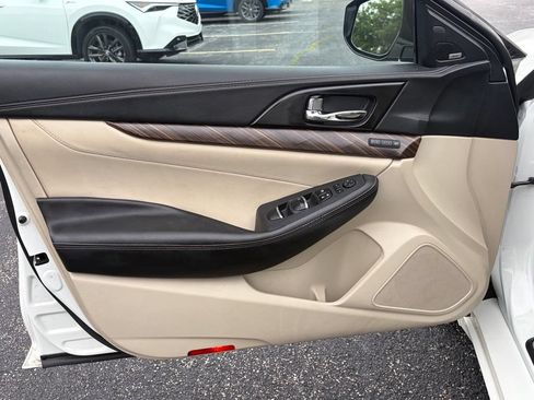 Used 2018 Nissan Maxima Platinum FWD image 16