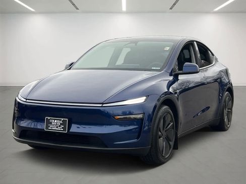 Used 2026 Tesla Model Y 2WD image 2