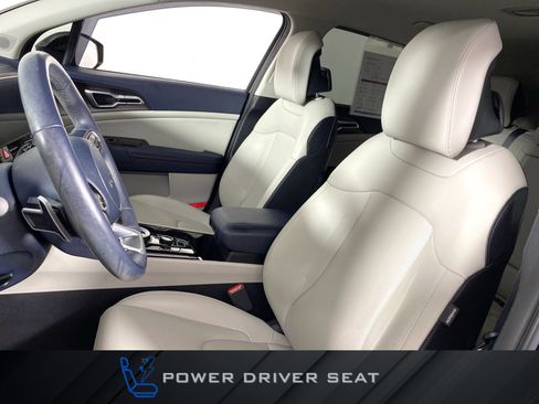 Used 2023 Kia Sportage EX image 17