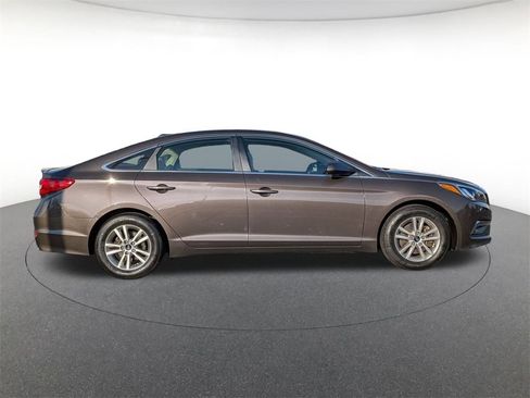 Used 2015 Hyundai Sonata SE image 4