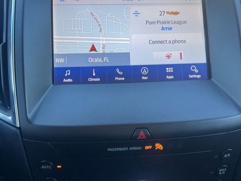 Used 2020 Ford Edge Titanium w/ Class II Trailer Tow Package image 7