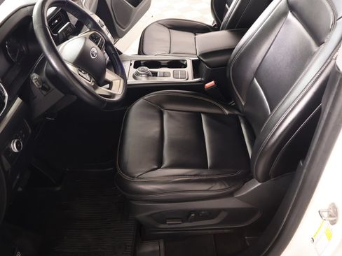 Used 2021 Ford Explorer XLT w/ Equipment Group 202A RWD image 12