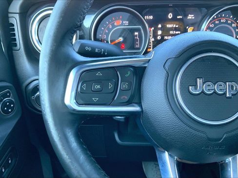 Used 2020 Jeep Wrangler Unlimited Sahara image 21